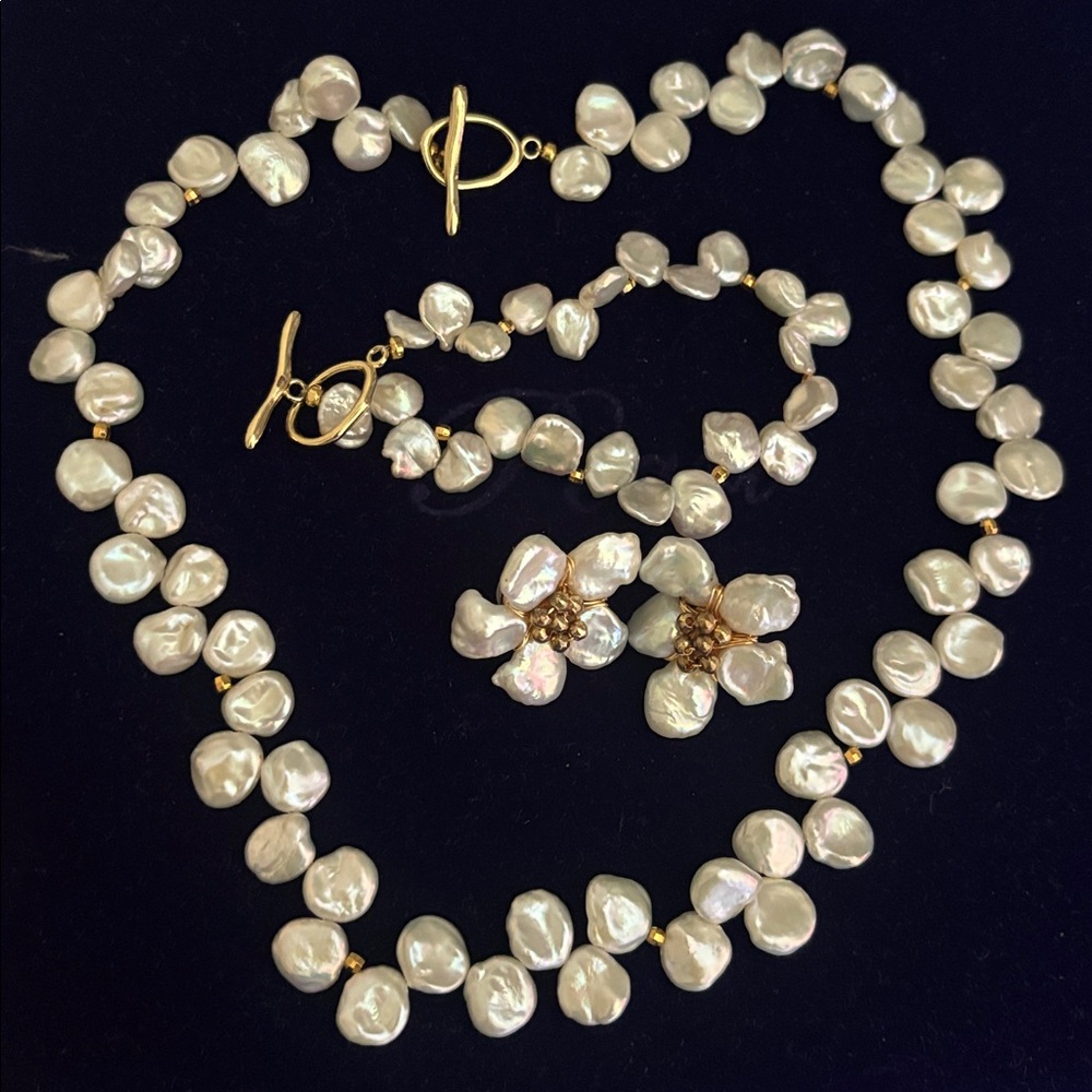Freshwater Pearl Necklace & Flower Earrings Set - White Pearlescent